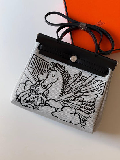 Hermes
Herbag 31cm💥Master quality ✅with box📦
610 dhs💓

Zain52
♥️♥️♥️