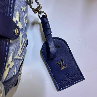 LOUIS VUITTON 

MASTER QUALITY 

220 DHS...🇦🇪🇦🇪🇦🇪

Zain295
♥️♥️♥️