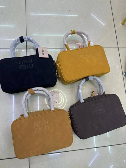 Miu Miu
90 dhs❤️
Good Quality

Zain90
♥️♥️♥️