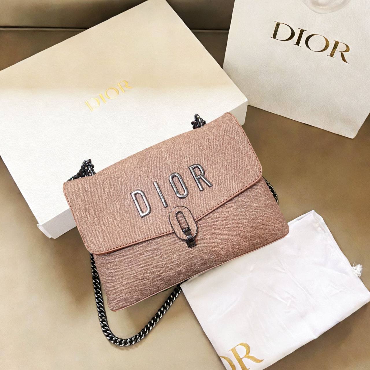 Dior
110 dhs✅ 

Zain46
♥️♥️♥️
