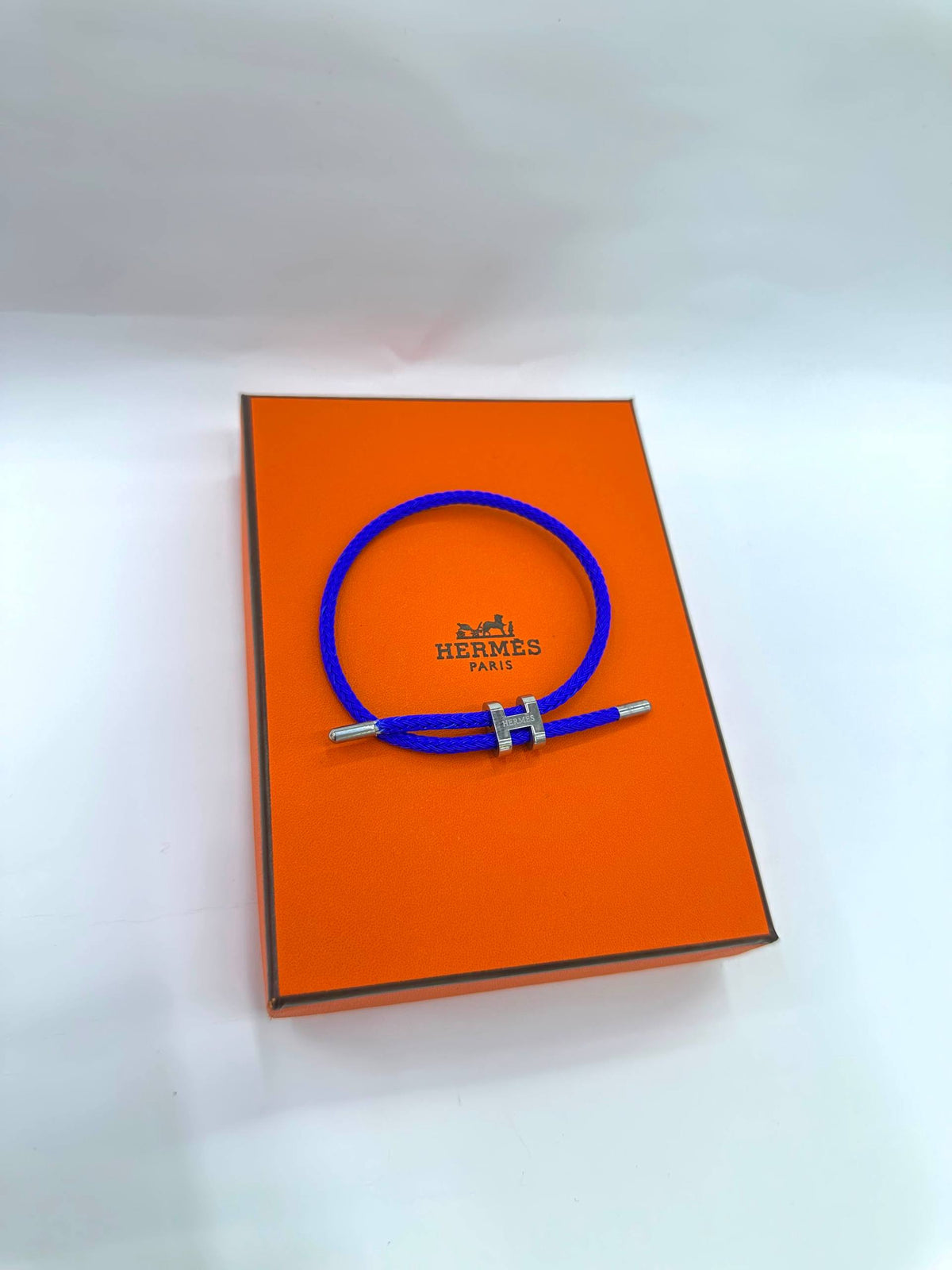 Hermes
Good quality 
Bracelet 
With black boxes
20 dhs🇦🇪🇦🇪

With normal boxes and 
Paper bag
30 dhs🇦🇪🇦🇪

With original boxes
40 dhs🇦🇪🇦🇪

Zain216
♥️♥️♥️