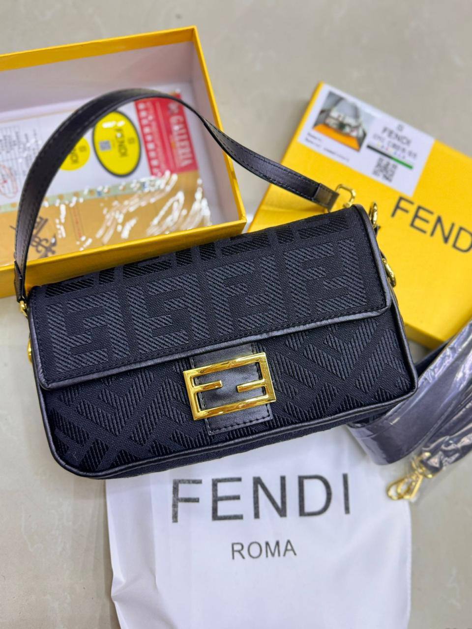 💝Fendi Baguette
1️⃣ First quality +box🎁 
Size : 26 *15 cm
95 dhs🪙🌨️

with box 🎁

Zain115
♥️♥️♥️