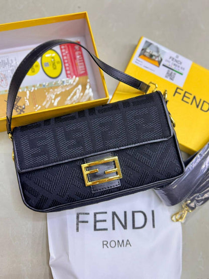 💝Fendi Baguette
1️⃣ First quality +box🎁 
Size : 26 *15 cm
95 dhs🪙🌨️

with box 🎁

Zain115
♥️♥️♥️