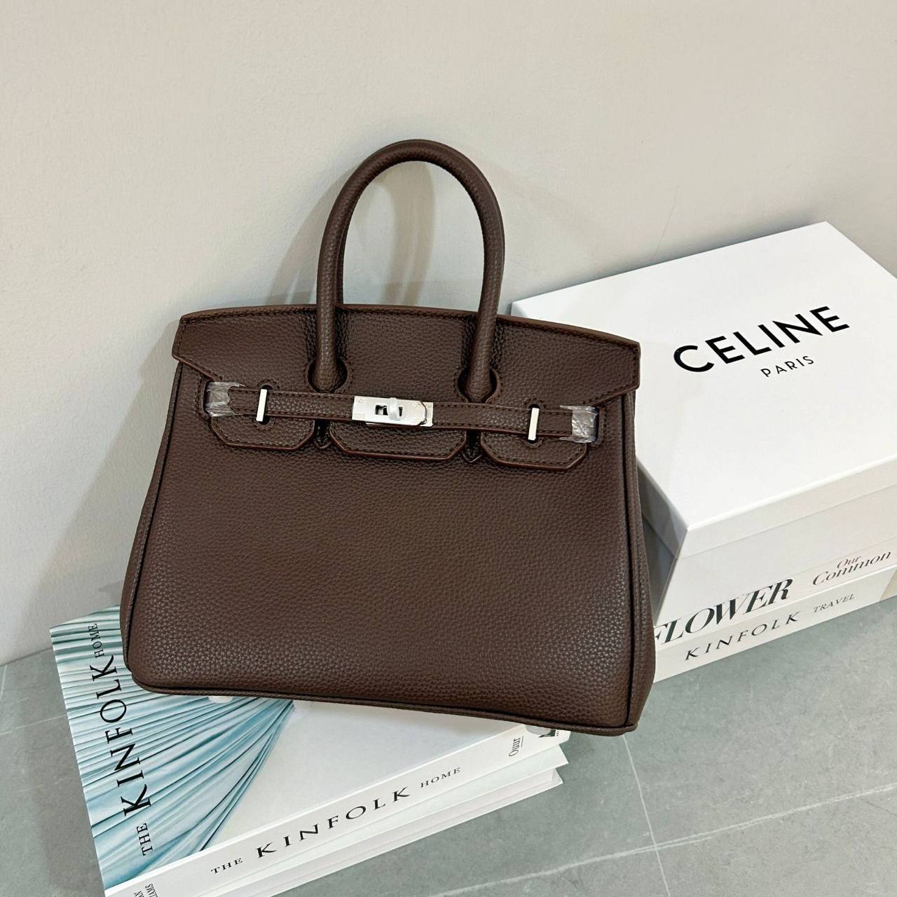 Hermes 
Best quality with box’s 
130 dhs✅
Size 25 cm

Zain290
♥️♥️♥️