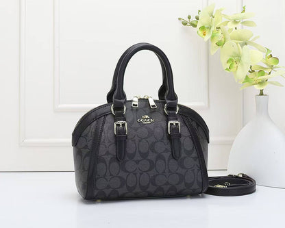 Coach
 Good Quality 

With Box 
🎁🎁🎁

95 dhs🪙🌨️

Zain250
♥️♥️♥️