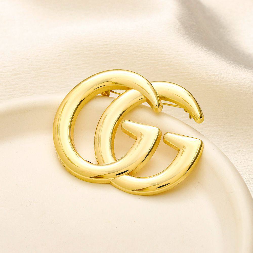 New arrival branded Brooches 
30 dhs🪙🌨️
40 dhs🪙🌨️

pc with branded box and paper bag🎁🎁🎁

Zain243
♥️♥️♥️