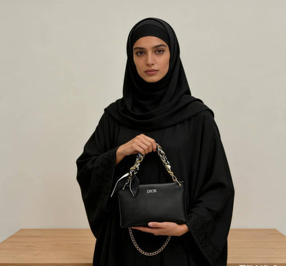Dior
100 dhs✅

with box
🎁🎁🎁

Size:24/15

Zain07
♥️♥️♥️
