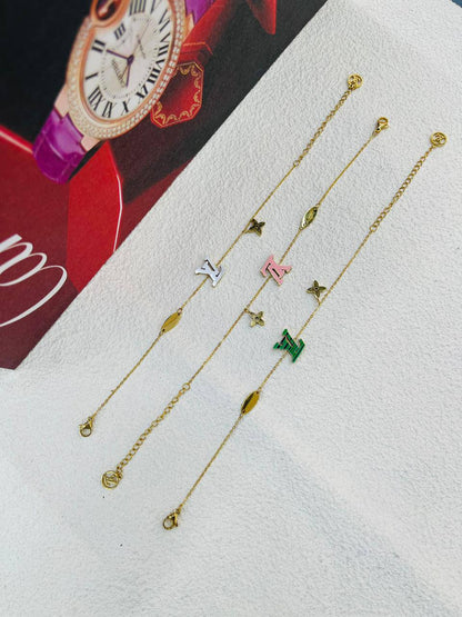 Stainless steel ❤️‍🔥*
Non tarnish 💯
ONE Piece 🦋
With black boxes 📦 
20 dhs💓
With normal boxes 🗃️ 
And paper bag 🛍️
30 dhs💓

Zain216
♥️♥️♥️