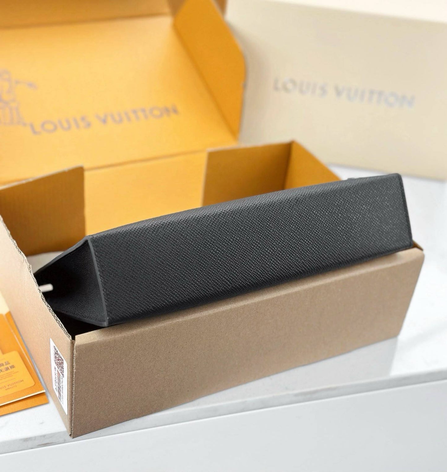LOUIS VUITTON HAND BAG POUCH NEW CAME GOOD QUALITY WITH 
BOX 
95 dhs✅

Zain295
♥️♥️♥️