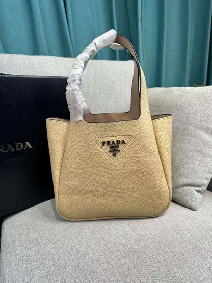 🎉 Offer 🎊  Prada / Bottega
Good quality 
Size : 25 * 22 cm
70 dhs🪙🌺
Limit Stock

Zain115
♥️♥️♥️
