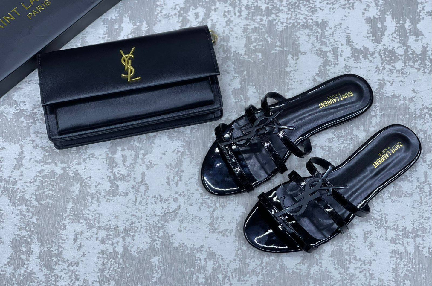YSL
Bag&shoes.   Set. 

150 dhs🗽
Size 36 to 41

Zain175
♥️♥️♥️