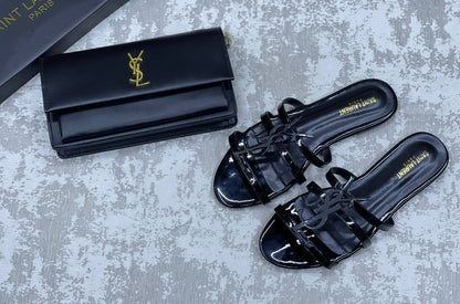 YSL
Bag&shoes.   Set. 

150 dhs🗽
Size 36 to 41

Zain175
♥️♥️♥️