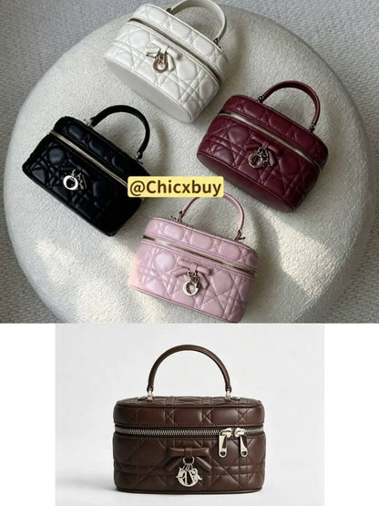 Dior
120 dhs✅
good-quality with box

Zain28
♥️♥️♥️