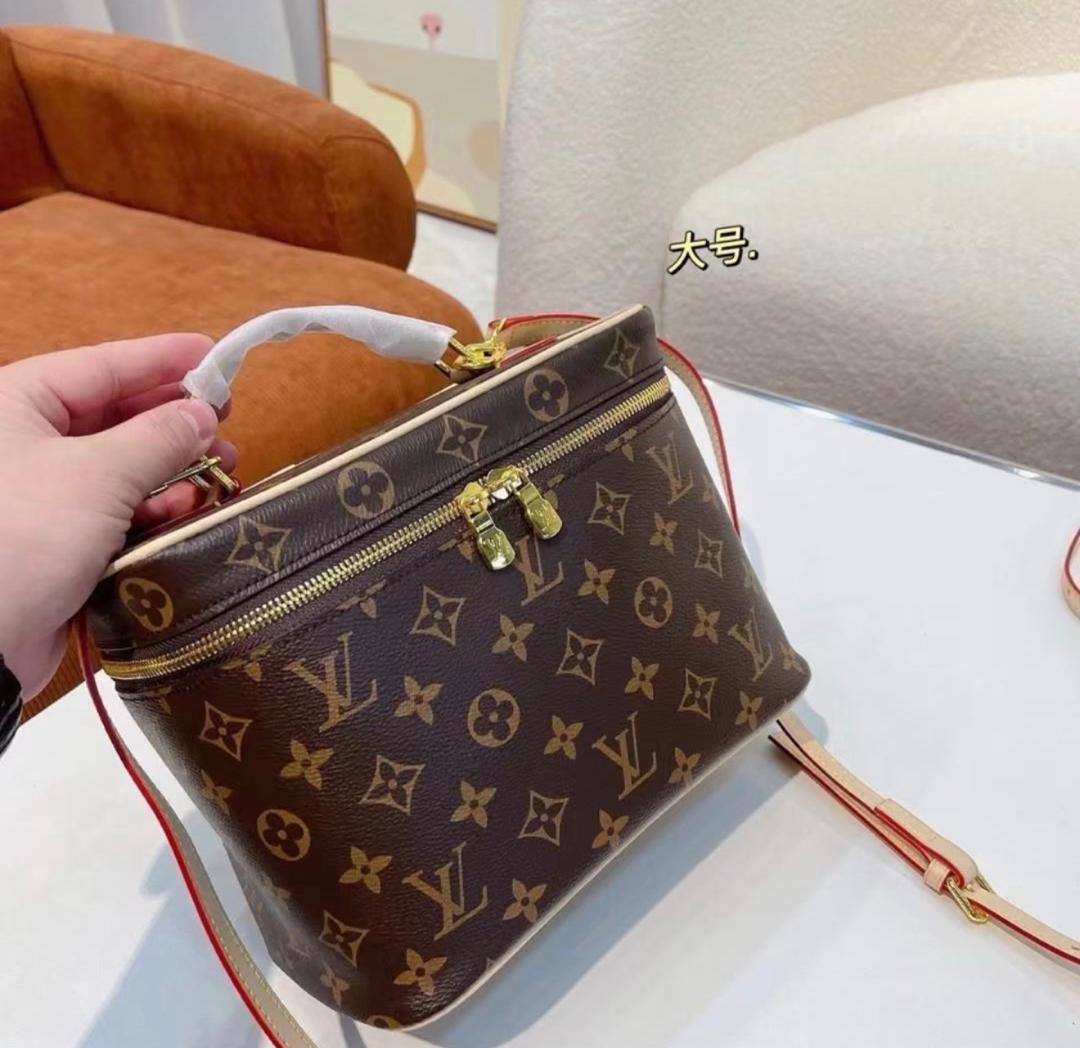 LV
1set 

high quality 
With box

270 dhs🇦🇪🇦🇪

Zain26
♥️♥️♥️