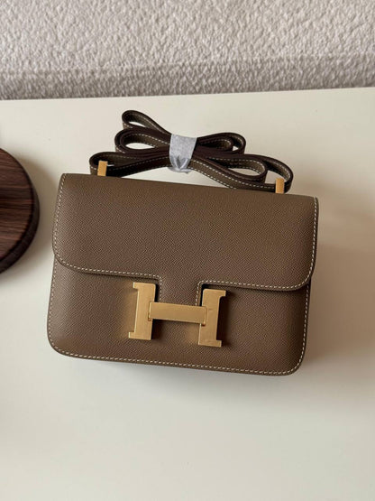 Hermes
 constance 23cm Master quality ✅with box📦
360 dhs✅

Zain51
♥️♥️♥️