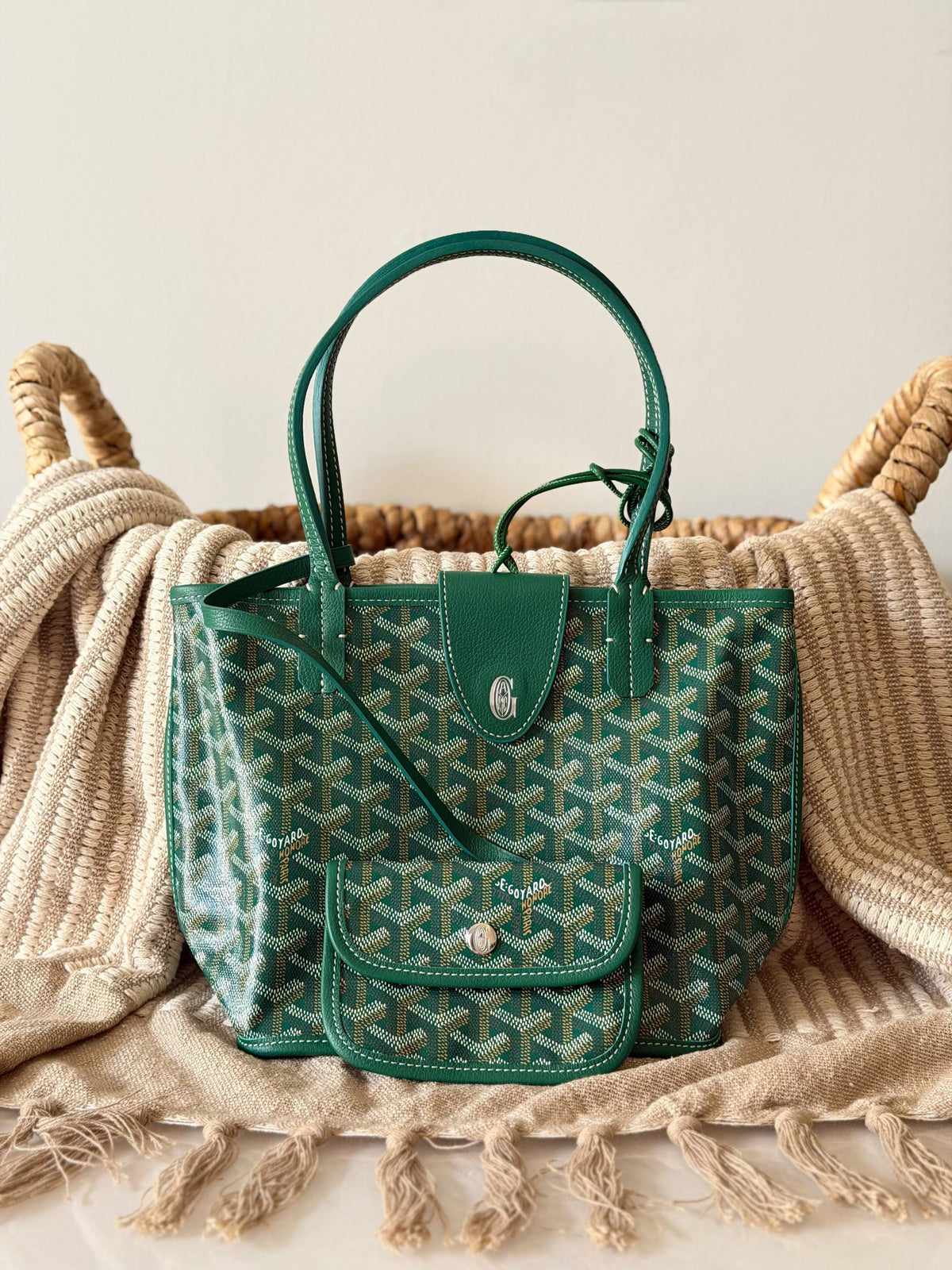 Goyard 
Vipp quality 
Size: 21 cm

For Price 👇 WhatsApp✅
0568585901 
0507557372
0552275751 Owner Zain 👌

Zain315
♥️♥️♥️