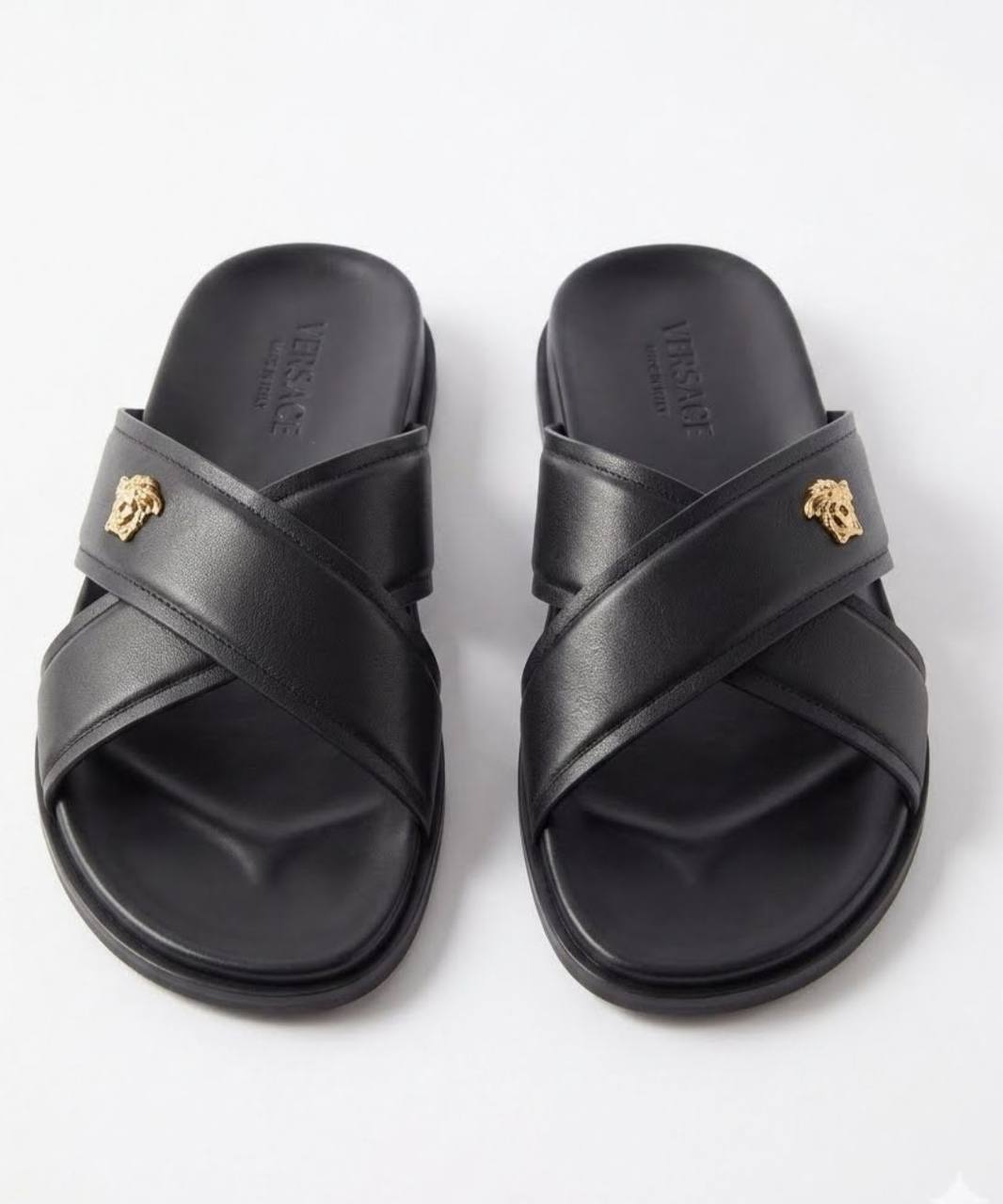 Slippers
Size 40 TO 45 
120 dhs✅

Zain183
♥️♥️♥️