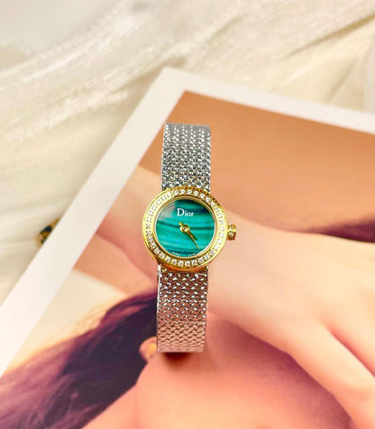 Dior mini Size 
220 dhs🪙🖤

Zain33
♥️♥️♥️
