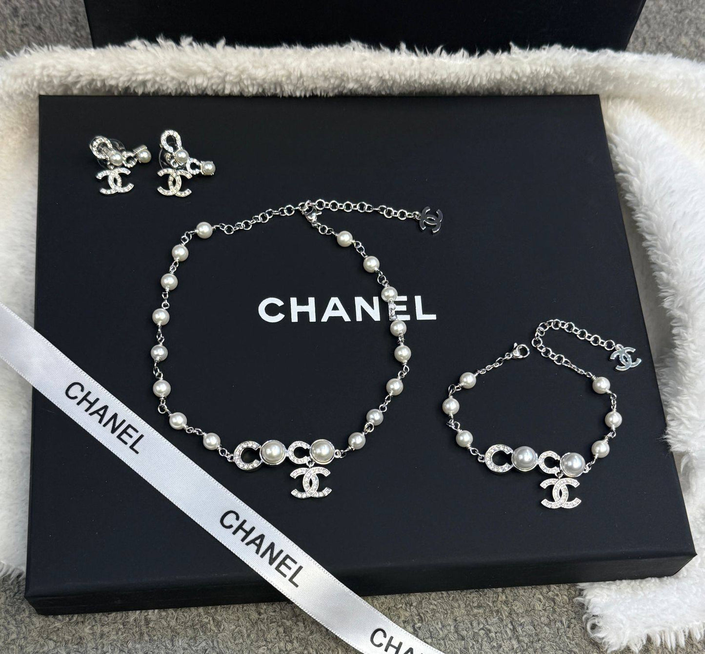 CHANEL 🤍
↗️ *Super Master Quality ®️*

* *New Collection*
* Necklace, Earrings & Bracelet
Full Set with *Normal* Box *260 dhs🌺*
Full set with *Original* Box *310 dhs🌺*

Zain209
♥️♥️♥️