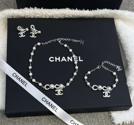 CHANEL 🤍
↗️ *Super Master Quality ®️*

* *New Collection*
* Necklace, Earrings & Bracelet
Full Set with *Normal* Box *260 dhs🌺*
Full set with *Original* Box *310 dhs🌺*

Zain209
♥️♥️♥️