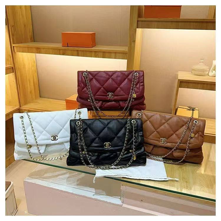 Chanel
110 dhs❣️
SIZE：40cm
Good-quality 

Zain35
♥️♥️♥️