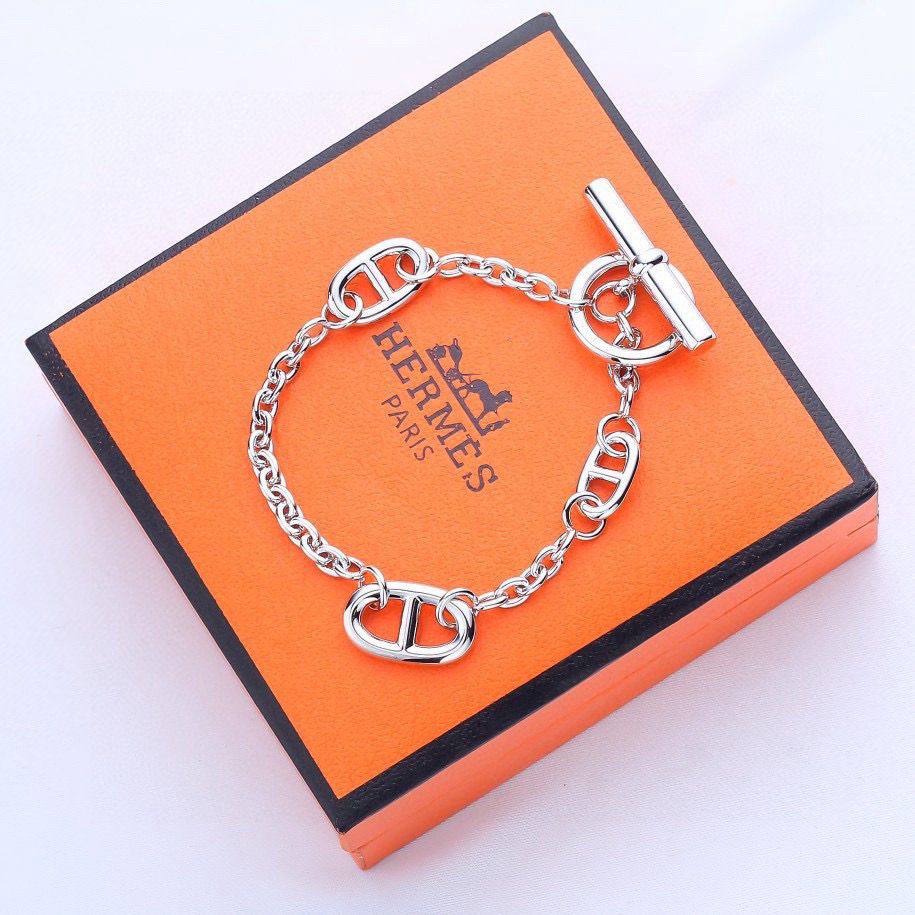 HERMES BRACELET
✨💫

90 dhs🇦🇪🇦🇪🇦🇪

 WITH BOX AND PAPER BAG🛍️🎁

Zain89
♥️♥️♥️