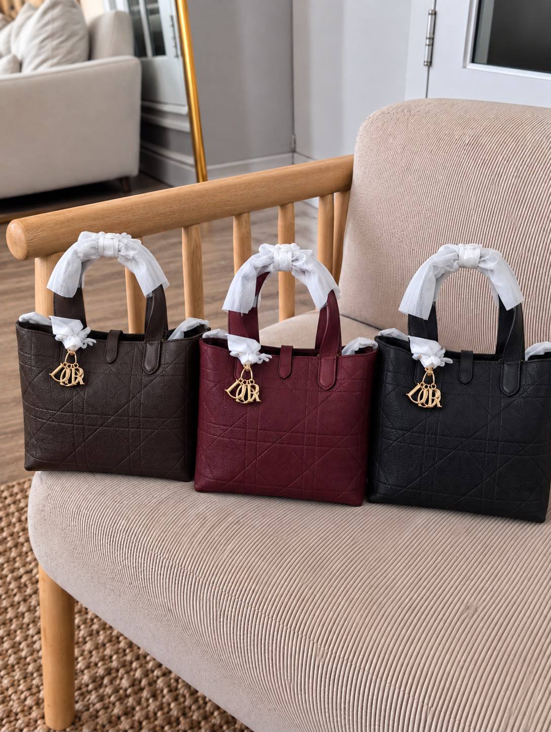 DIOR  
SUPER MASTER QUALITY 
Size :25 cm 
AVAILABLE 

For Price 👇 WhatsApp✅
0568585901 
0507557372
0552275751 Owner Zain 👌

Zain307
♥️♥️♥️