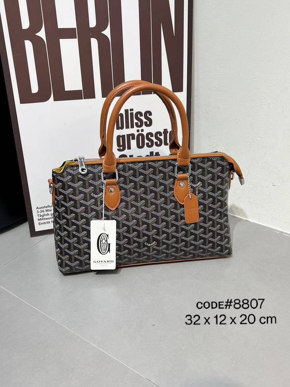 GOYARD sᴀᴛᴄʜᴇʟ
ᴛᴏᴘ ʜᴀɴᴅʙᴀɢ
ɢᴏʏᴀʀᴅɪɴᴇ ᴄᴀɴᴠᴀs
ɪᴄᴏɴɪᴄ ᴄʜᴇᴠʀᴏɴ ᴘᴀᴛᴛᴇʀɴ
ᴡɪᴛʜ ʟᴏɴɢ ʙᴇʟᴛ sᴛʀᴀᴘ
sɪᴢᴇ: 32 cm

75 dhs✅

Zain31
♥️♥️♥️