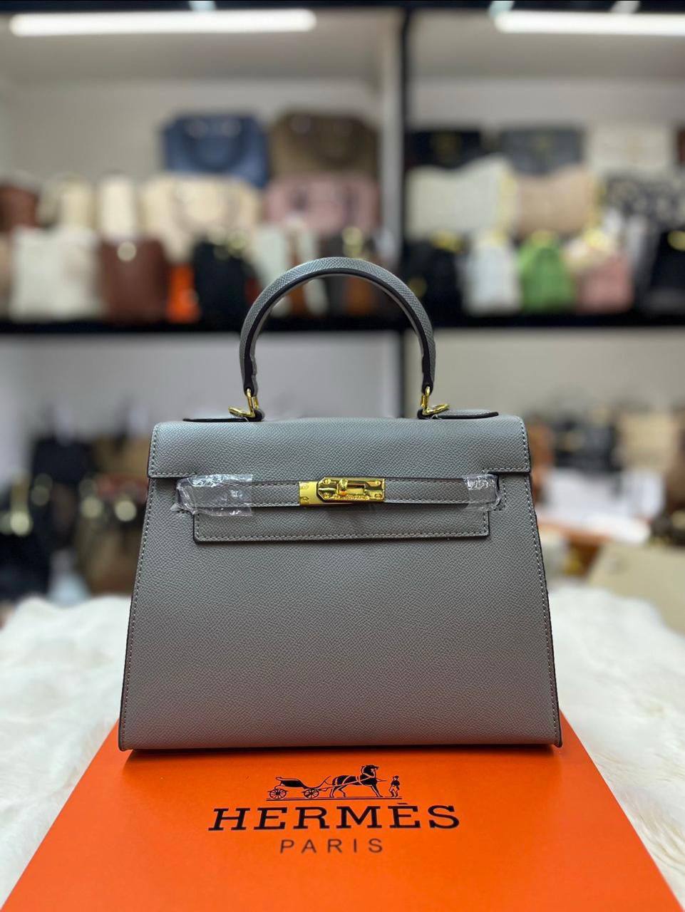 HERMES 
GOOD QUALITY 💯
105 dhs🗽

WITH BOX 📦

Zain28
♥️♥️♥️