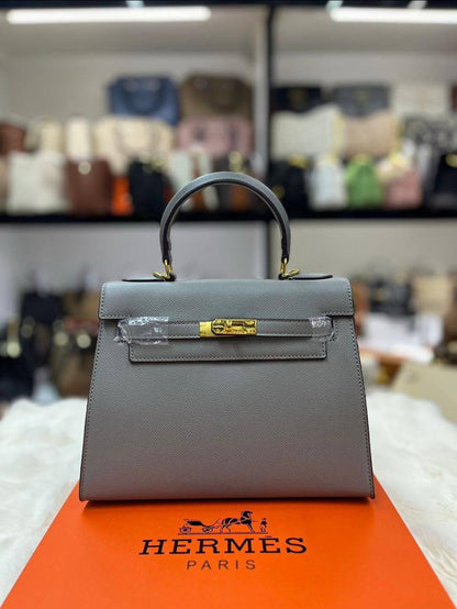 HERMES 
GOOD QUALITY 💯
105 dhs🗽

WITH BOX 📦

Zain28
♥️♥️♥️