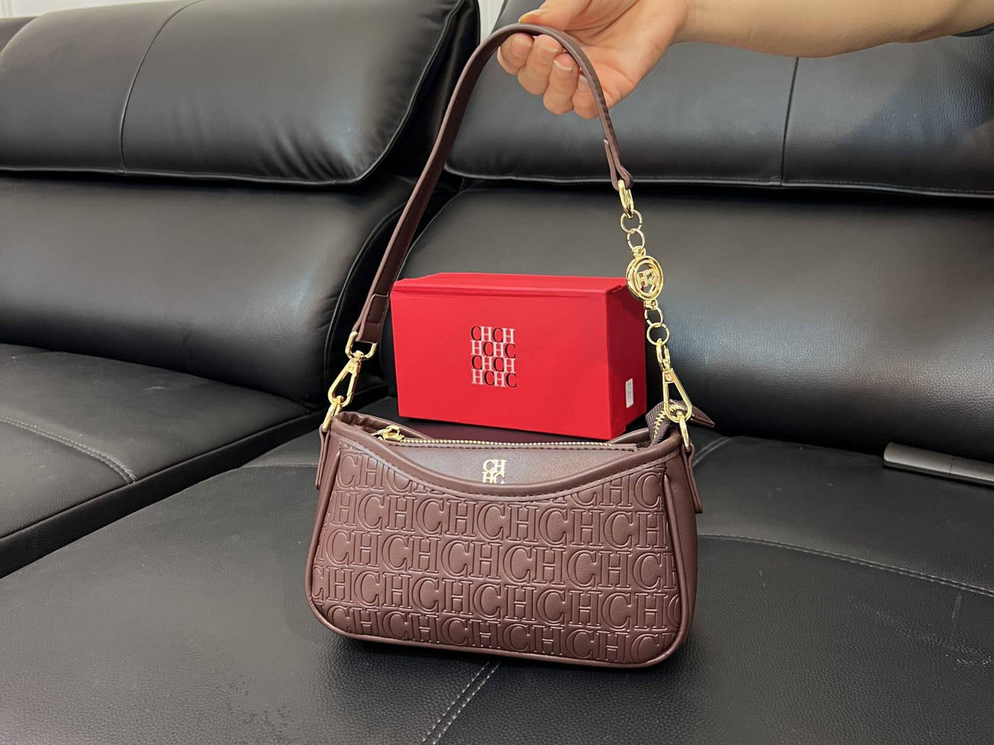 CH
90 dhs✅
with box
size 22cm

Zain26
♥️♥️♥️