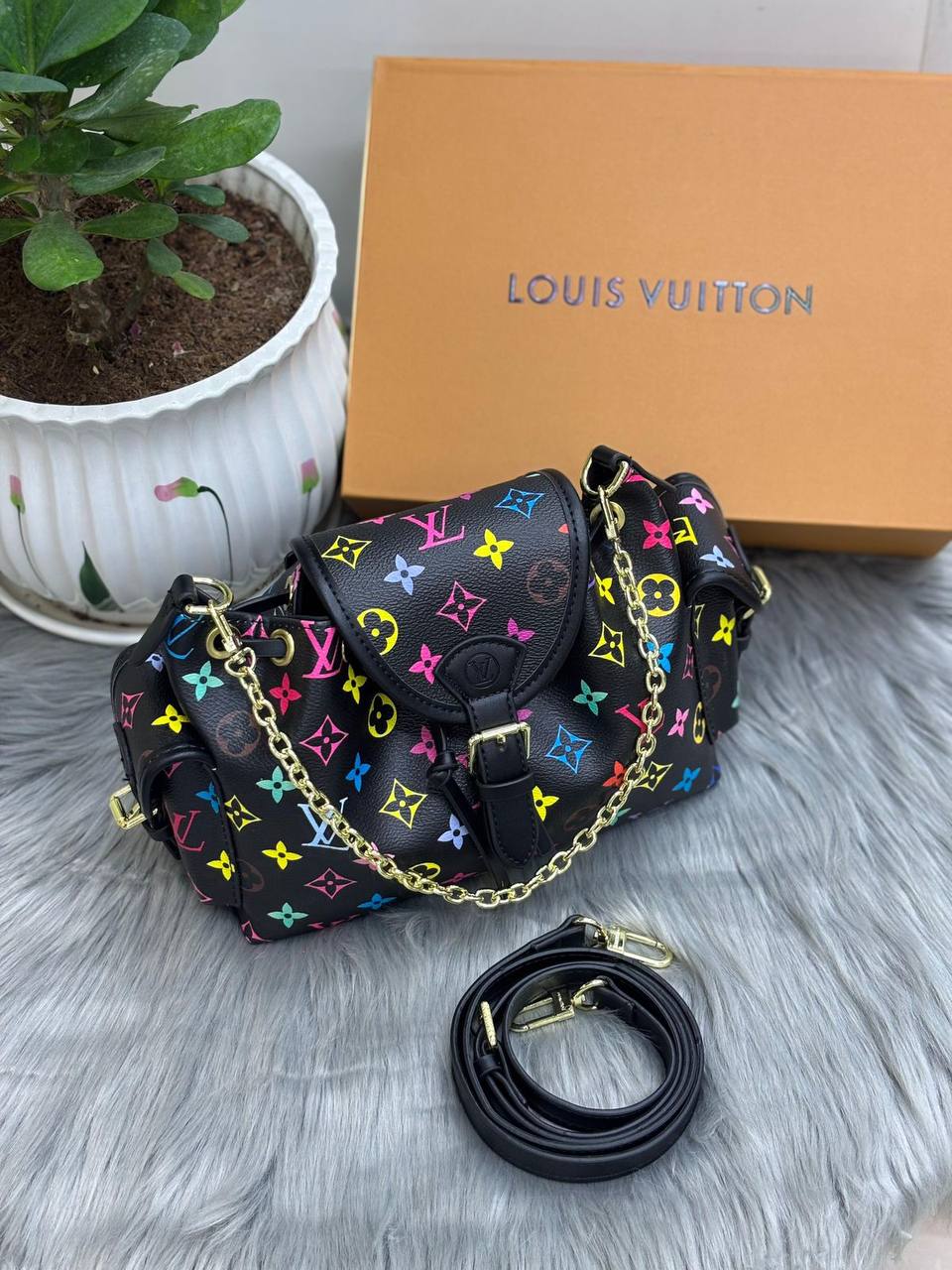 LV
SIZE  ……… 23CM 
95 dhs🪙🖤

with BOX
🎁🎁🎁

Zain51
♥️♥️♥️