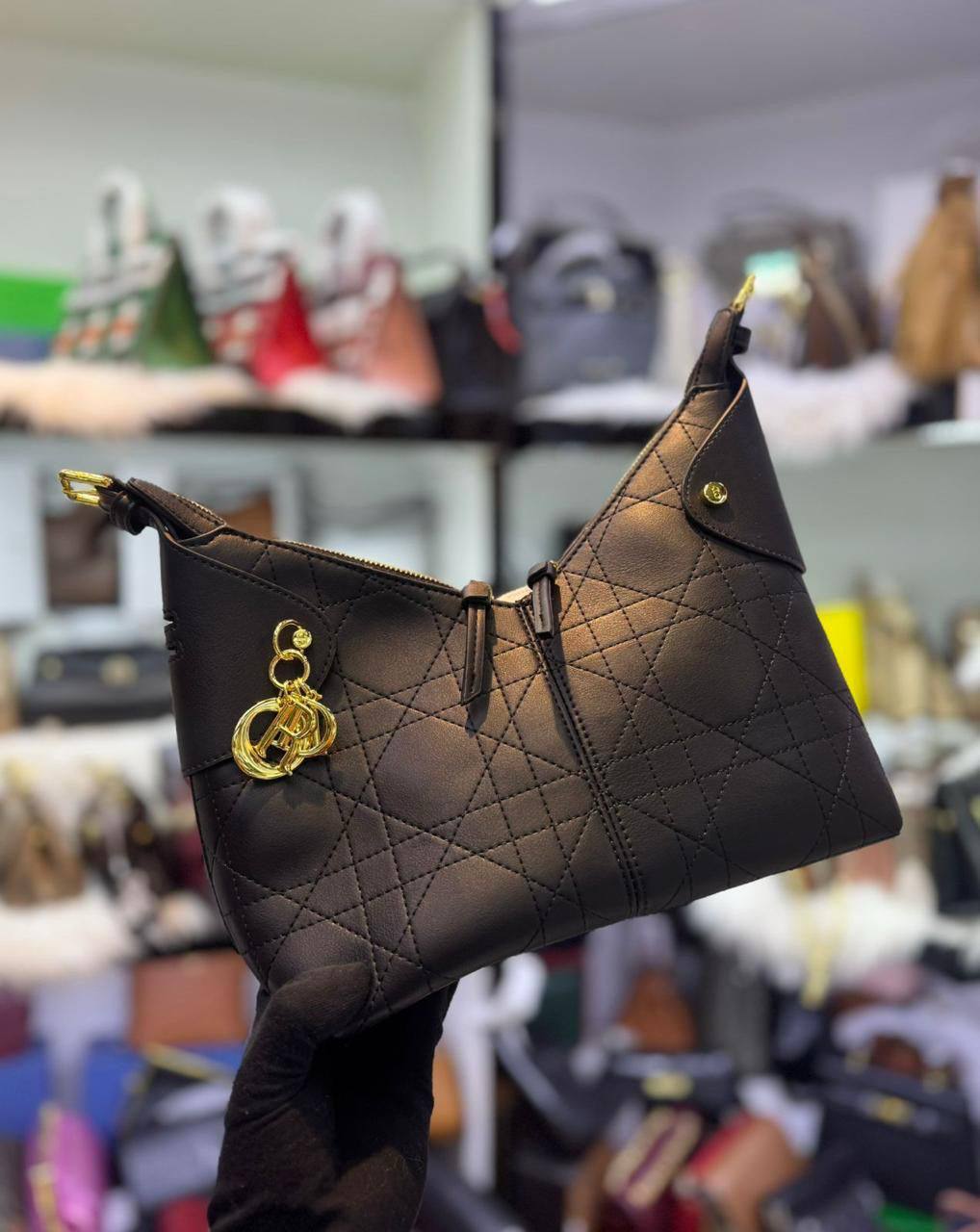 DIOR 

95 dhs🪙🌨️

Good Quality

Zain90
♥️♥️♥️