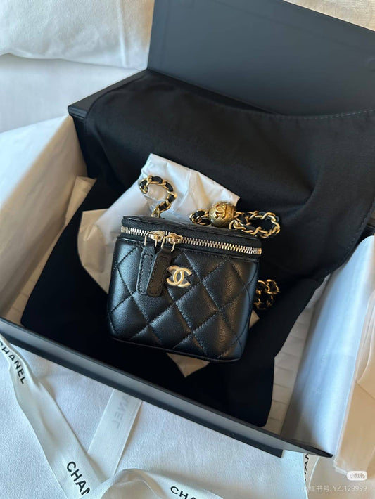Chanel
Master 
220 dhs❤️

Zain10
♥️♥️♥️