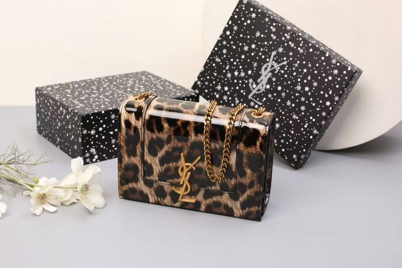 YSL 
SIZE 19cm
With box
90 dhs✅

Zain148
♥️♥️♥️