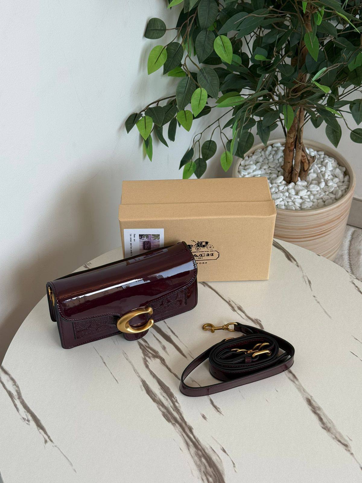 Coach
Best quality
Withbox
🎁🎁🎁

95 dhs🌺
size 21cm

Zain158
♥️♥️♥️