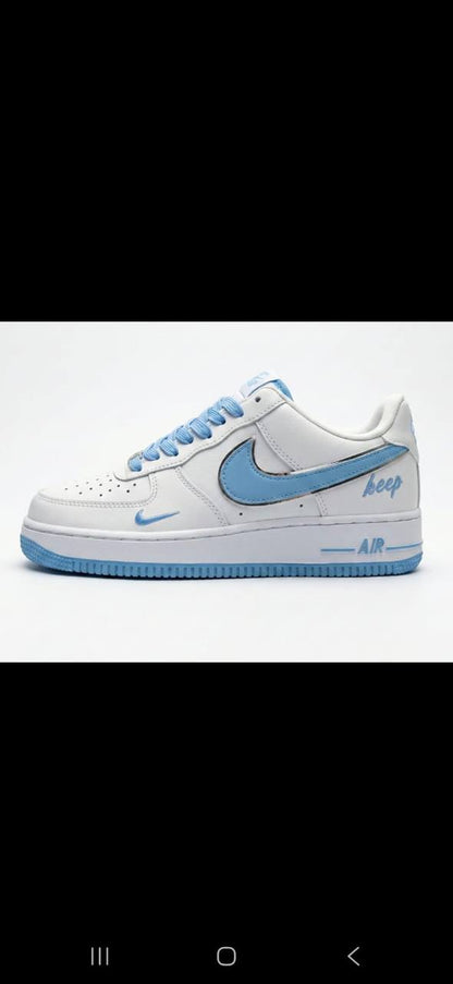 NIKE
Size 40 to 45
95 dhs💓

Zain27
♥️♥️♥️