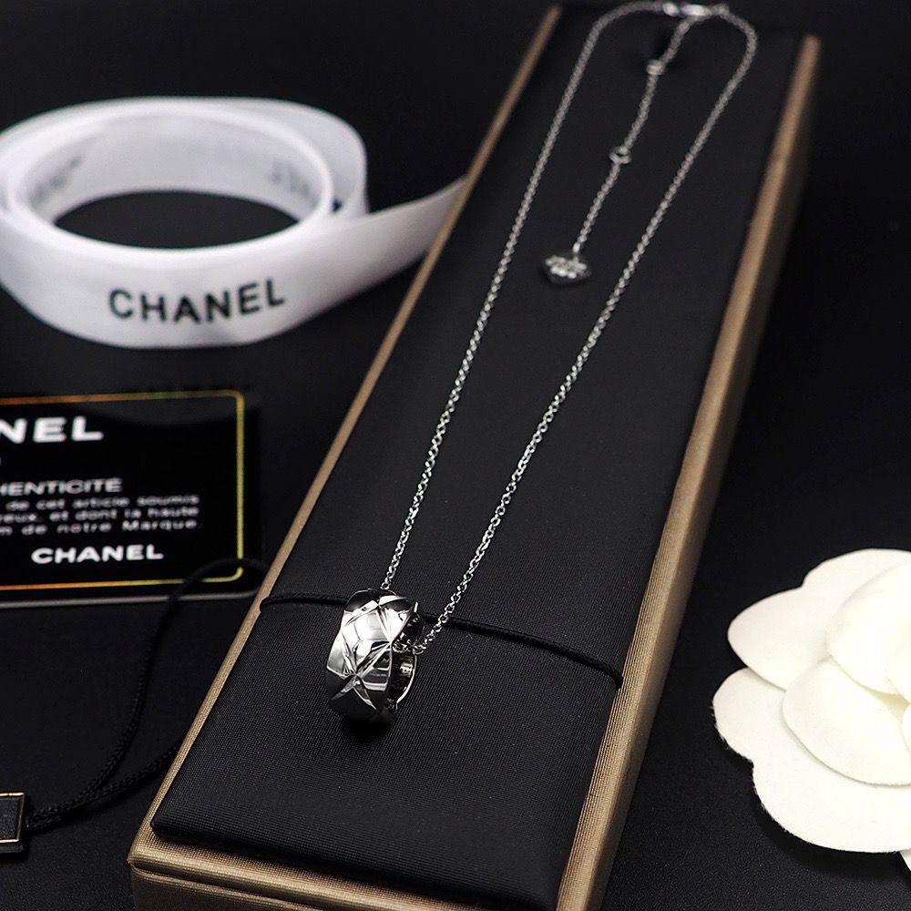 CHANEL NECKLACE
MASTER 💫✨
WITH BOX AND PAPER BAG🎁🛍️
50 DHS✅

Zain89
♥️♥️♥️