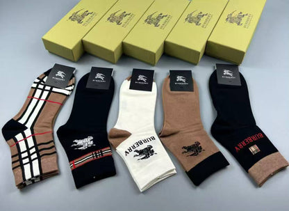 Socks
With box 
45 dhs✅
Inside box…5pc

Zain93
♥️♥️♥️