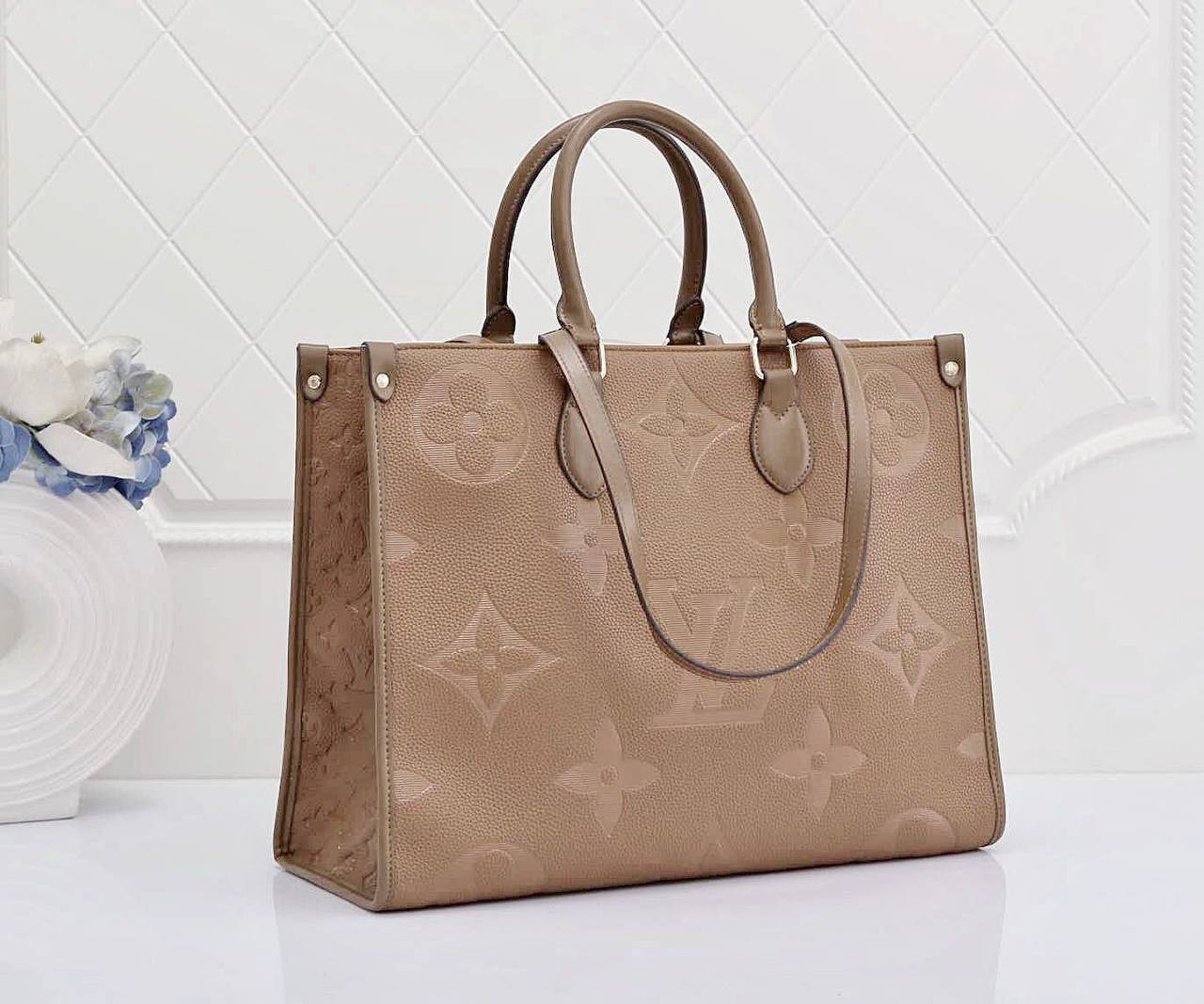 LV
ONTHEGO BIG SIZE NEW CAME GOOD QUALITY 
110 dhs🇦🇪🇦🇪

Zain295
♥️♥️♥️