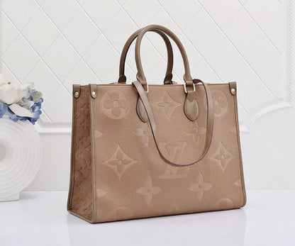 LV
ONTHEGO BIG SIZE NEW CAME GOOD QUALITY 
110 dhs🇦🇪🇦🇪

Zain295
♥️♥️♥️