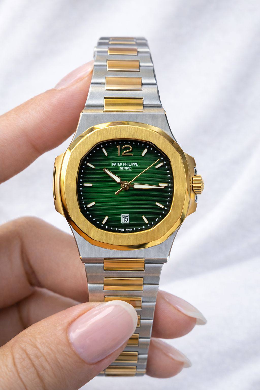 Patek Philippe 
watch for ladies good quality 
260 dhs❣️

Zain59
♥️♥️♥️