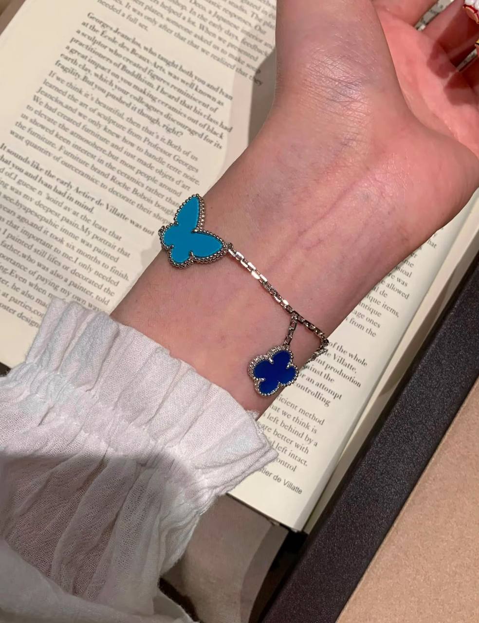 VCA Bracelet

Master quality 

75 dhs🇦🇪🇦🇪 
normal box 📦 


110 dhs🇦🇪🇦🇪
original box 🎁

Zain48
♥️♥️♥️