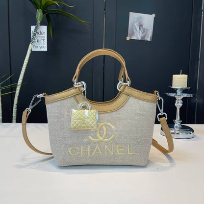 Chanel
70 dhs✅
high quality
24cm

Zain26
♥️♥️♥️