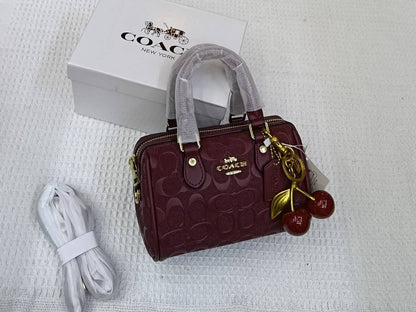 Coach
95 dhs💛
with box
size 18cm

Zain26
♥️♥️♥️
