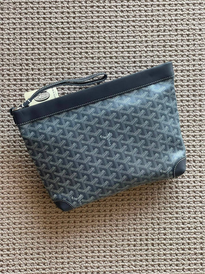 GOYARD
*Pouch*
*Master Quality*
450 dhs✅

Zain179
♥️♥️♥️