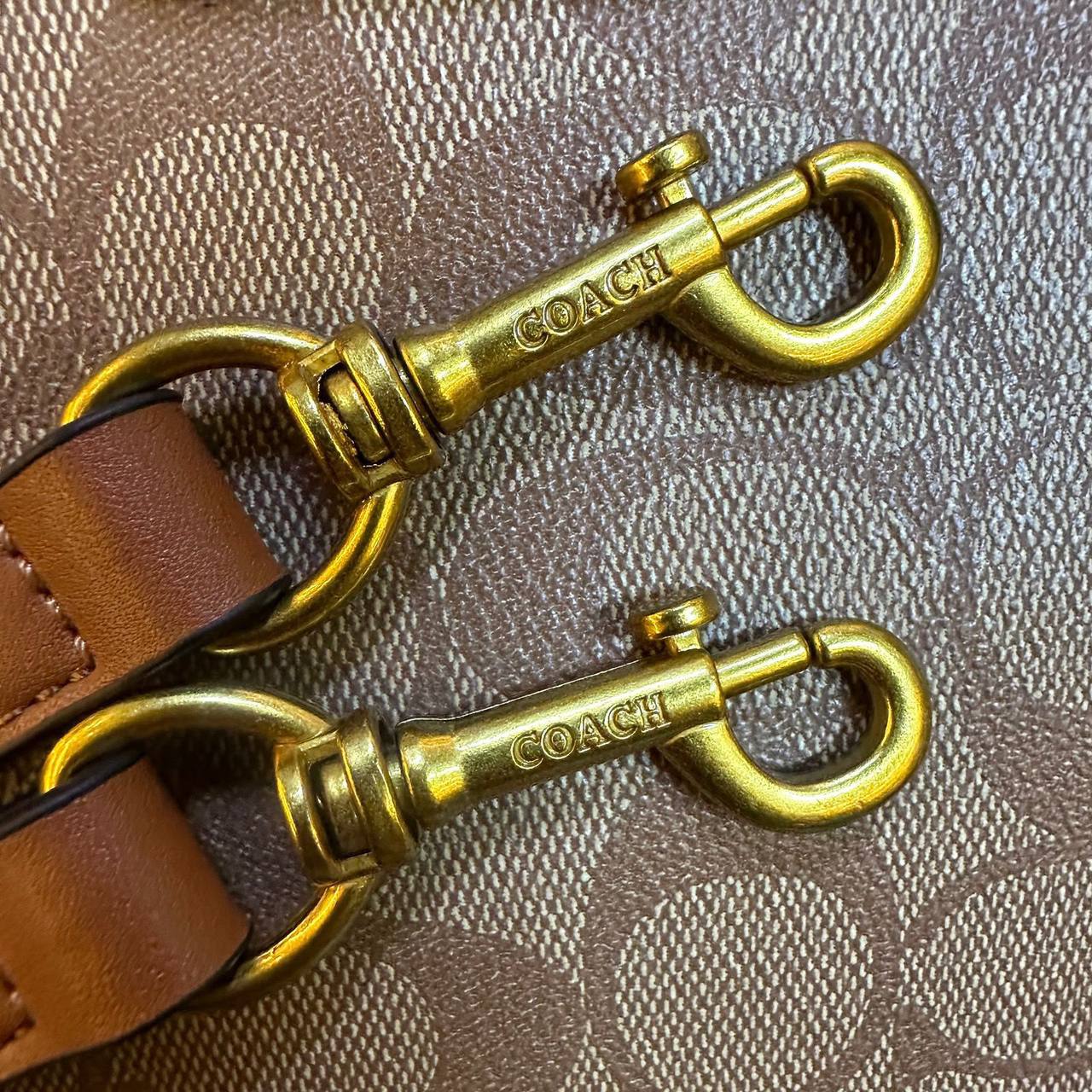 COACH 
HIGH QUALITY WITH BOX 
100 dhs🇦🇪🇦🇪

Zain295
♥️♥️♥️