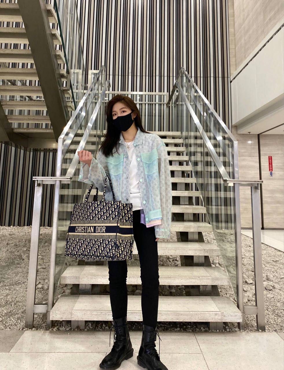 Dior 
110 dhs🪙🌨️
size：36CM-41CM
Good quality

Zain35
Zain26
Zain115
♥️♥️♥️