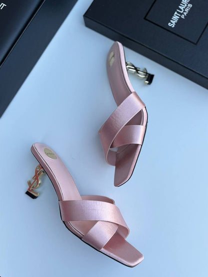 YSL
120 dhs🪙💕
Size 36-42

Zain55
♥️♥️♥️