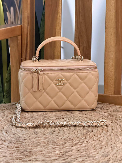 CHANEL 
Super Master Quality ⚡️
Original Packing 🎁
Size 17Cm📏
For Price 👇 WhatsApp✅
0568585901 
0507557372
0552275751 Owner Zain 👌

Zain321
♥️♥️♥️
